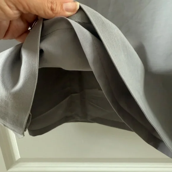 Banana Republic Women’s light Gray pencil skirt size 4 stretch - Picture 2 of 4